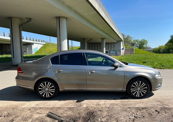 Volkswagen Passat cena 42000 przebieg: 240254, rok produkcji 2012 z Warszawa małe 436